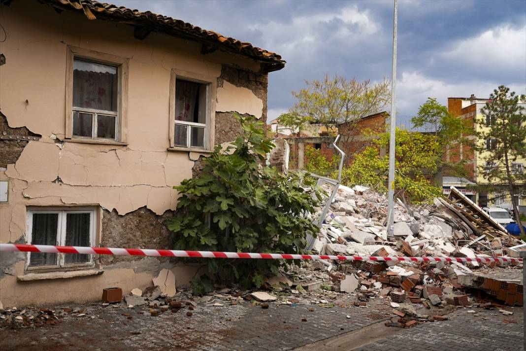 Sındırgı’da önceden boşaltma kararı hayat kurtardı 4